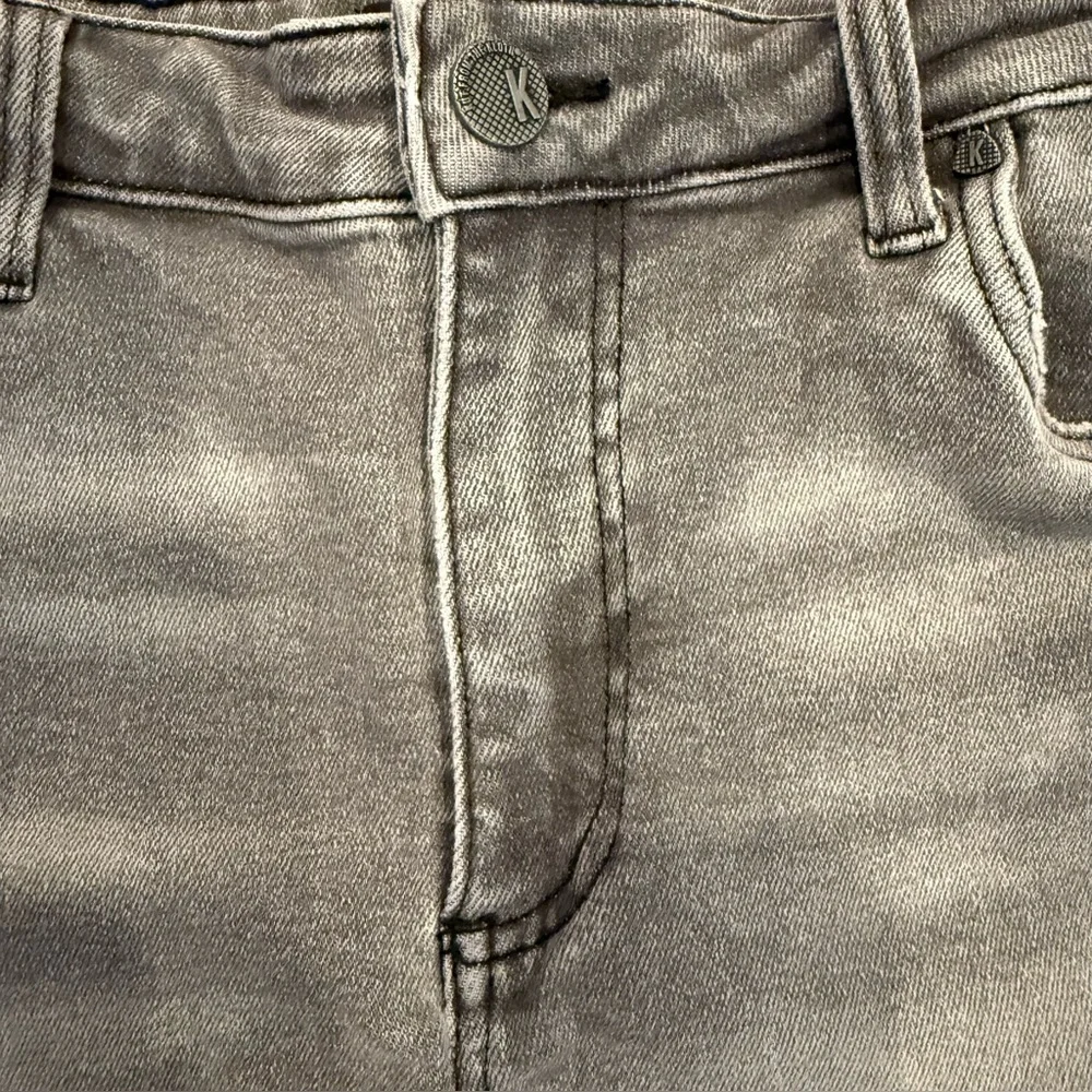 Kut from the Kloth Jane High Rise Gray Wash Jean Shorts Frayed Distressed 12 - Picture 3 of 8